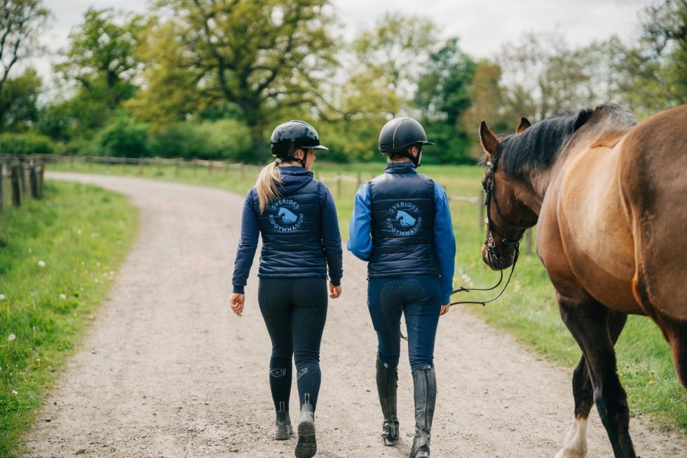 Eleverna bakom LT Equestrian UF med sina hästar